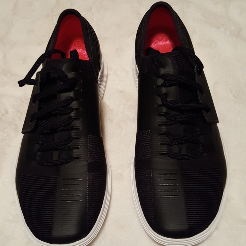 Women  black gym shoes